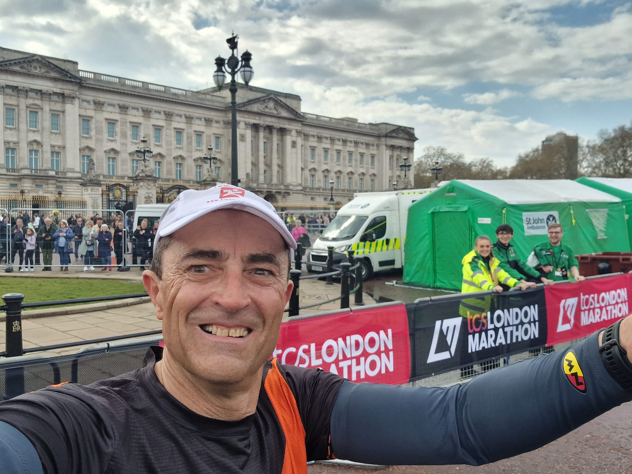 T-shirt Marathon Londres 2025 - Gildan Noir - Personnalisable (S à 5XL)